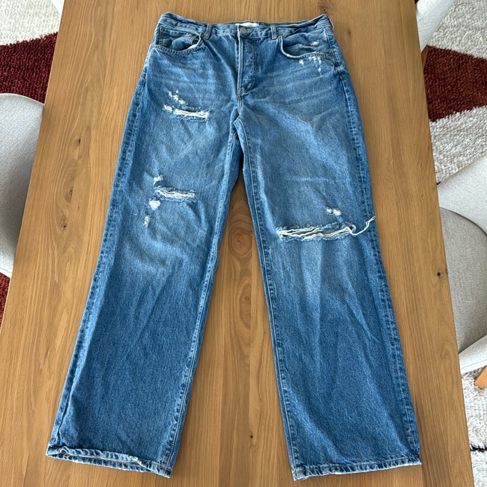 Zara ZW LOOSE FIT LOW-RISE JEANS
MID-BLUE 0/6840/080/427/44 size 12, worn